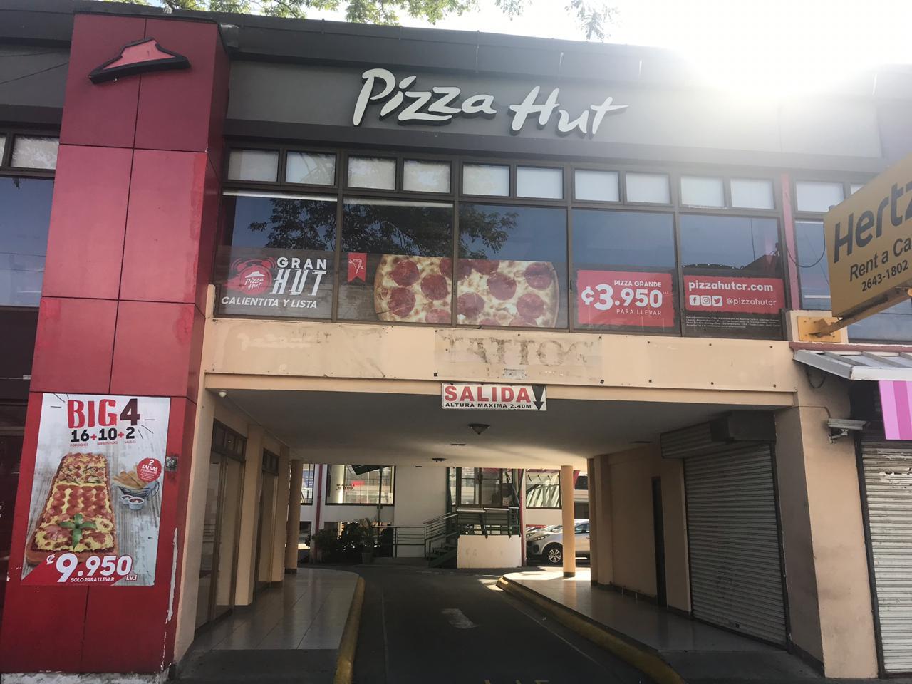 Fachada del restaurante Pizza Hut Jacó