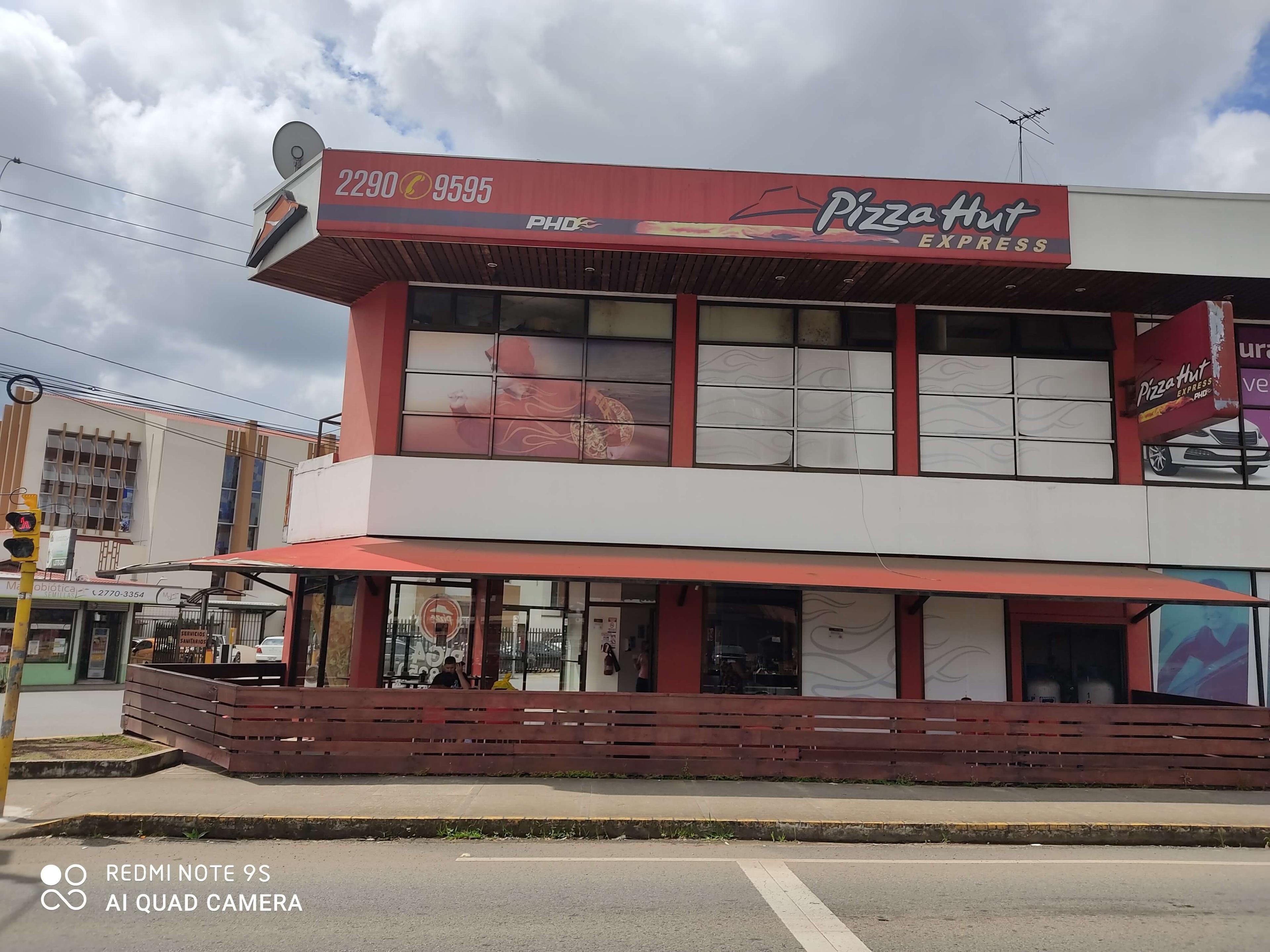 Fachada del restaurante Pizza Hut Pérez Zeledón