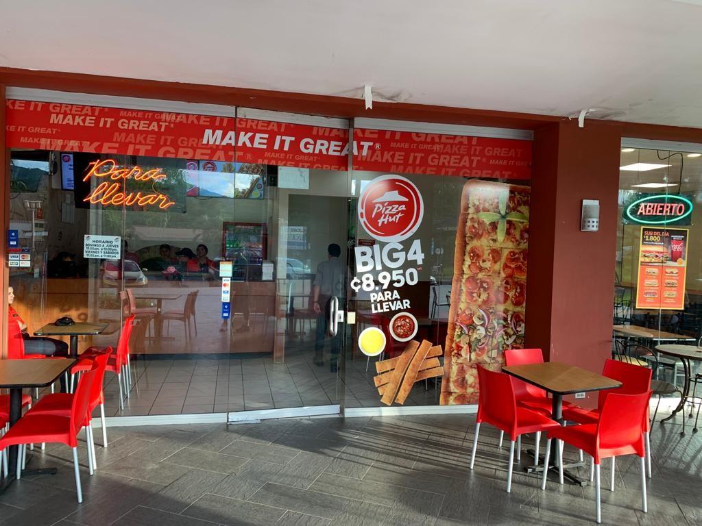 Fachada del restaurante Pizza Hut Herradura