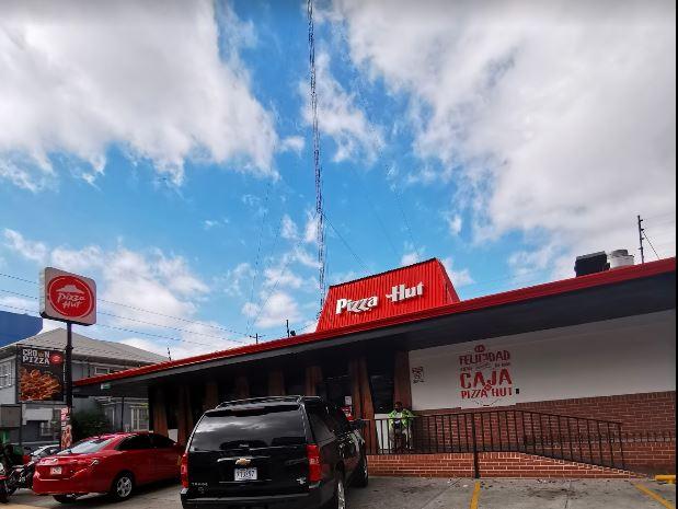 Fachada del restaurante Pizza Hut Paseo Colón