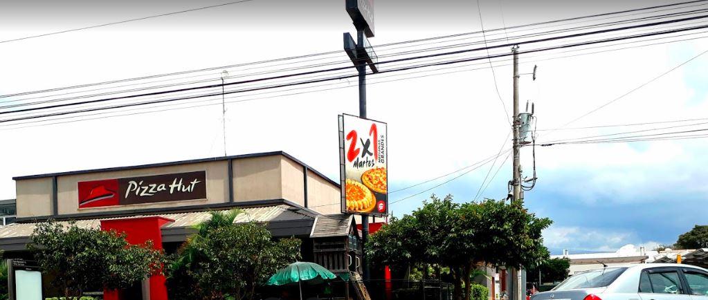 Fachada del restaurante Pizza Hut Tibás